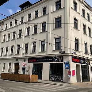 Gesamte Im Zentrum Von 27 , Wien Österreich